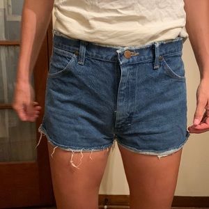 Wangler jean shorts size 26-27